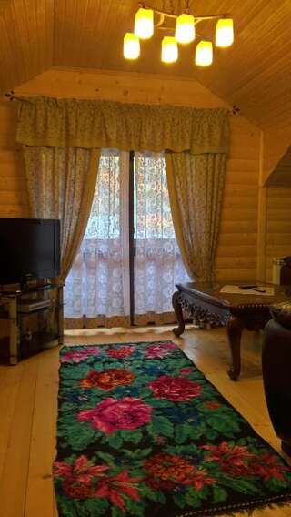 Гостевой дом Садыба Валерча Яремче Люкс с балконом-1